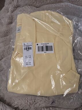 Hollister Men's Pale Yellow Chino Pants